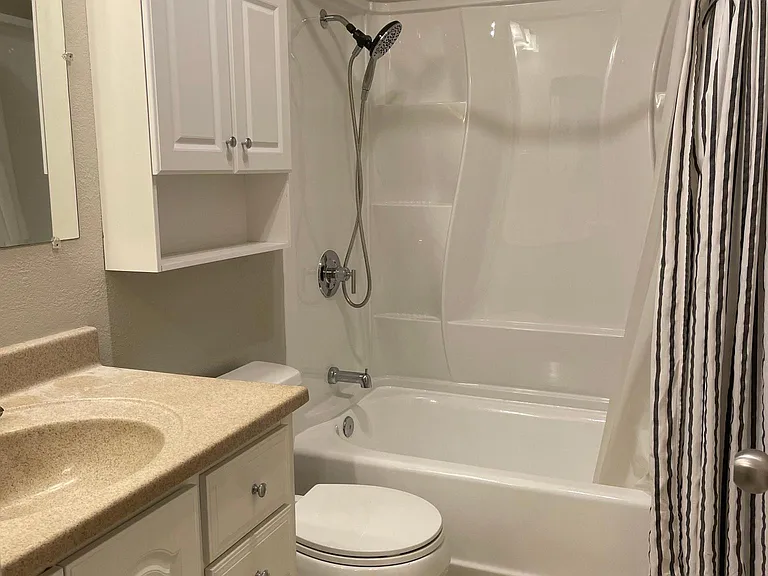Newly renovated shower/tub combo! Upstairs full bath.