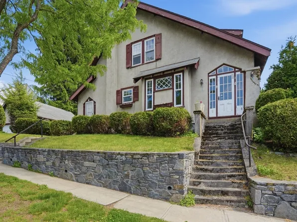 2 Jeppson Ave, Worcester, MA 01606