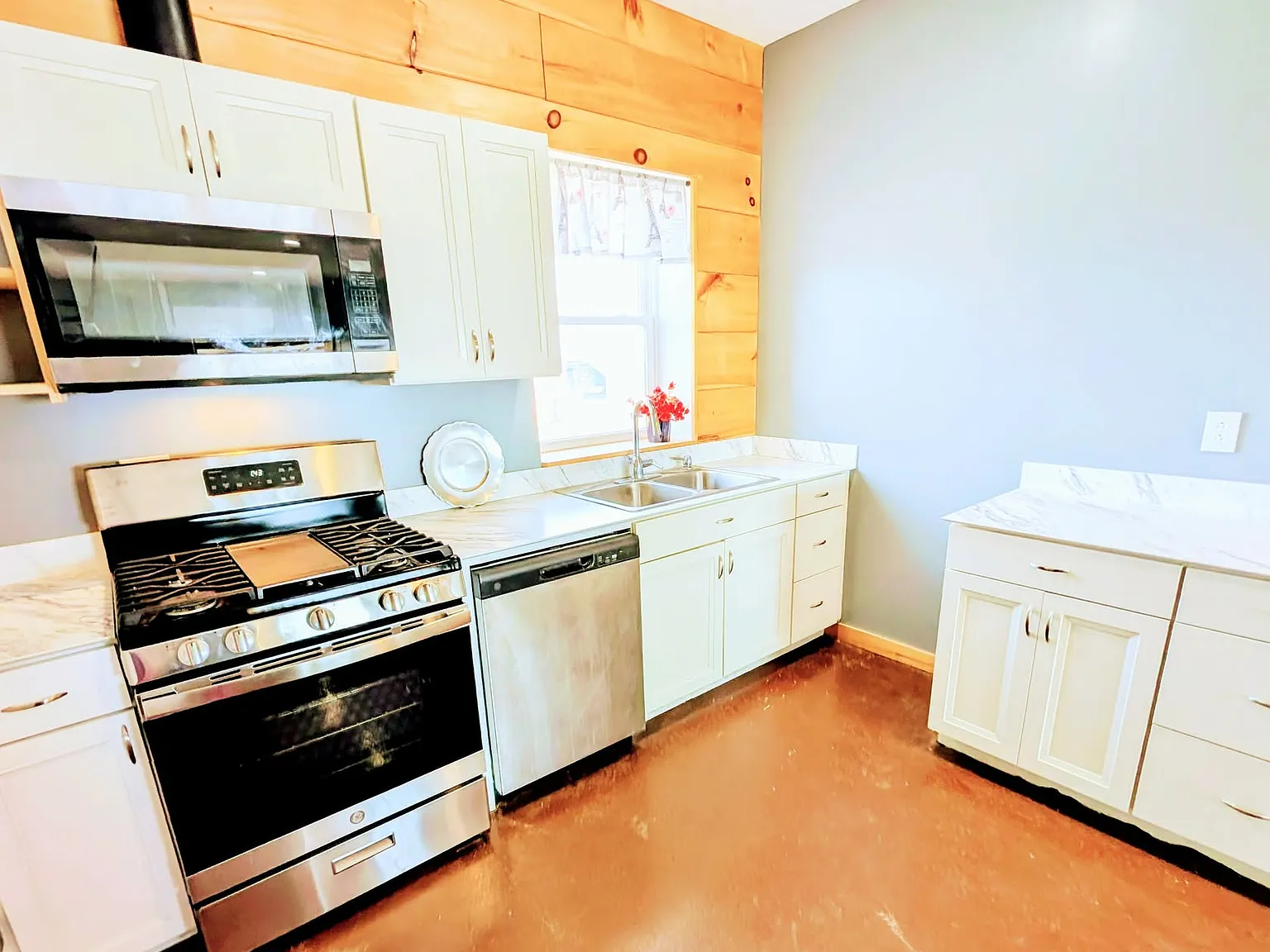 2 bed, 1200 sqft, $2,500 — Photo 2