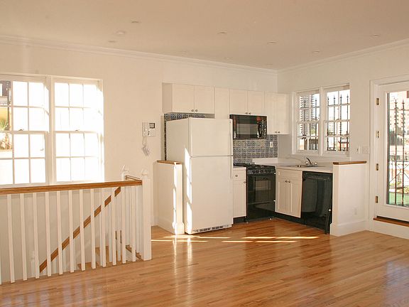 3rd image of 307 E 81st St #5RWPH