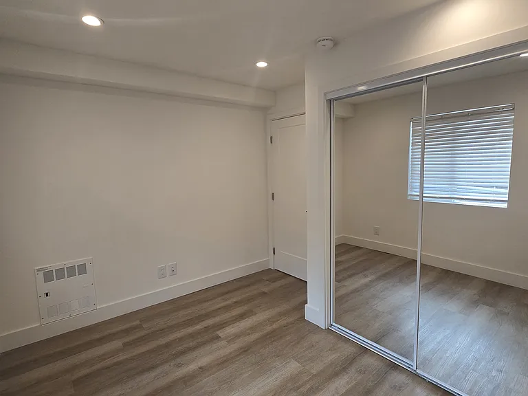 1651 La Salle Ave #B — Photo 10