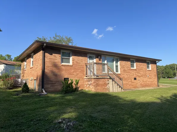 140 Valley Rd, Mc Ewen, TN 37101