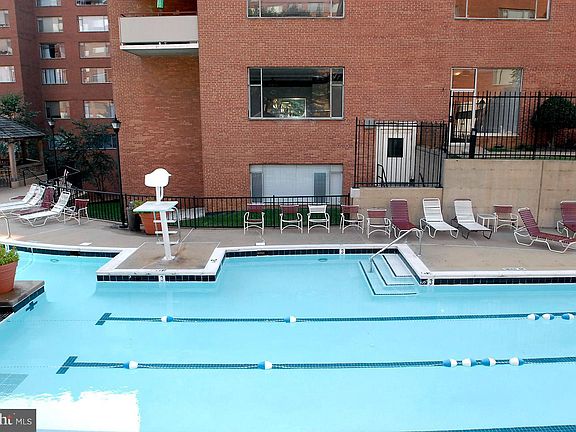 2nd image of 1121 Arlington Blvd APT 901