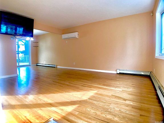 4th image of 18 Boblee Ln