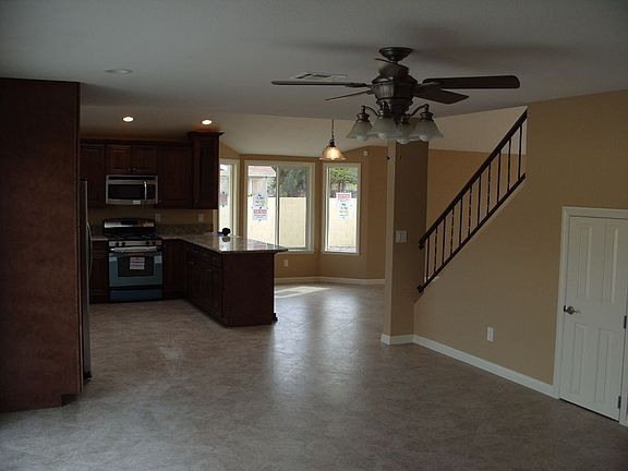 3rd image of 908 Linn Ln