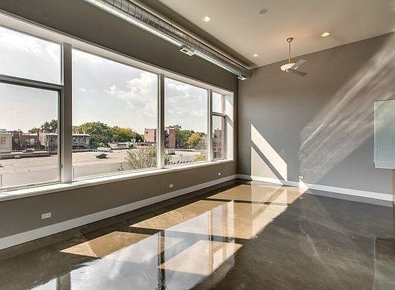 Living Room w/o furniture