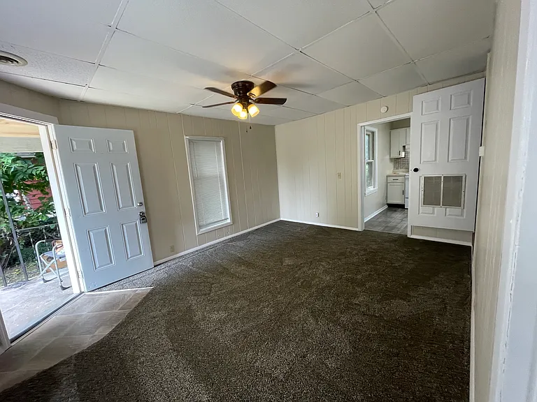 423 E Jackson St — Photo 4