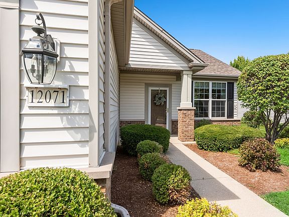 3rd image of 12071 Sweetwater Ln