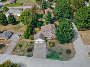 901 Pheasant Cove Dr, Cape Girardeau, MO 63701