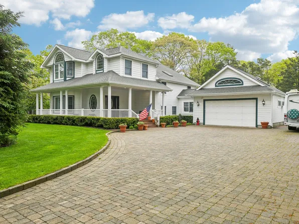 98 Beach Road, Westhampton Beach, NY 11978