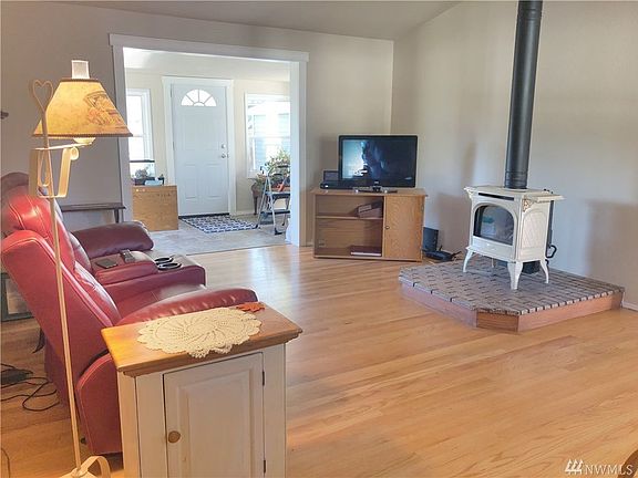 5th image of 9209 Quinault Dr NE