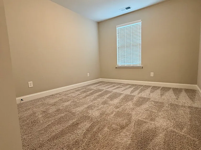 235 Claremont Ct — Photo 32
