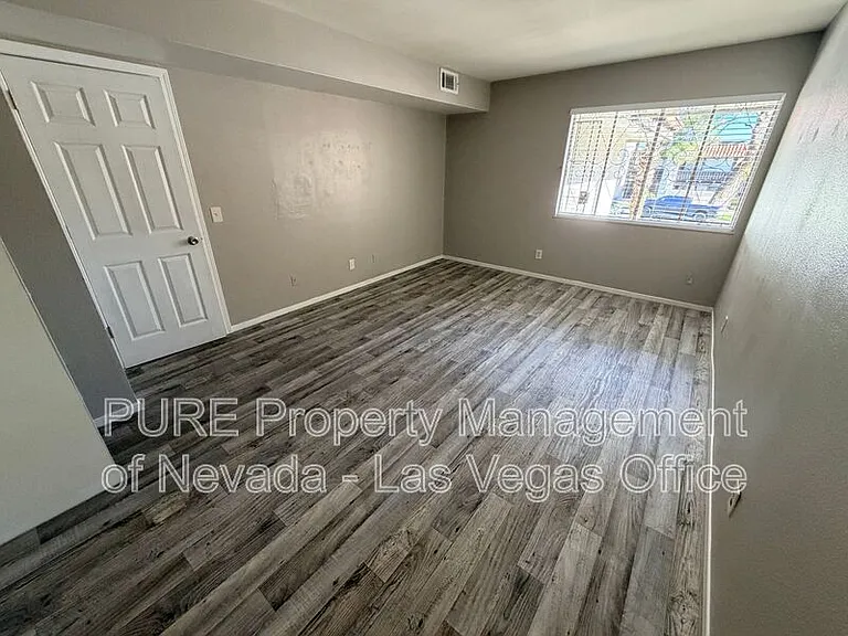 1405 Vegas Valley Dr #52-bldg 7 — Photo 20
