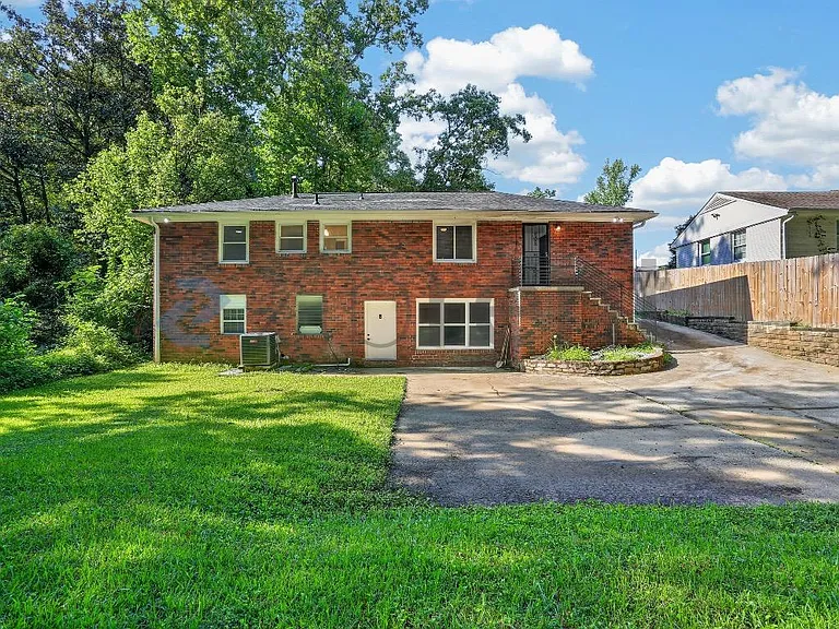 2915 Cascade Rd SW — Photo 3