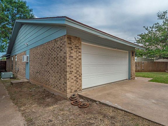 4th image of 3009 Heritage Cir