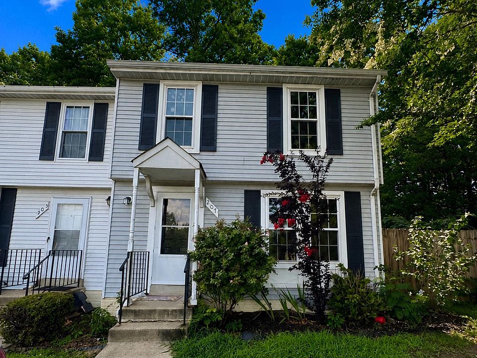 1st image of 207 Essex St #4