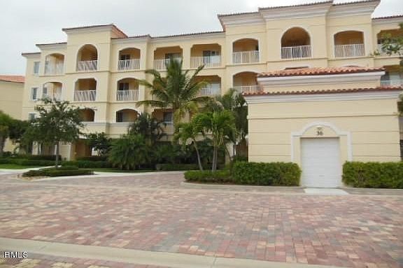 2nd image of 36 Harbour Isle Dr W Unit 101