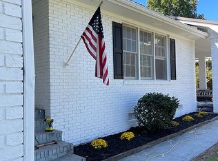 827 Woodsdale Dr, Perry, GA 31069