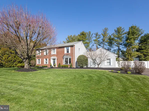 16 Gaelic Ct, Holland, PA 18966