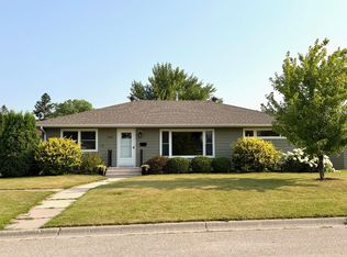 301 2nd St NE, Roseau, MN 56751