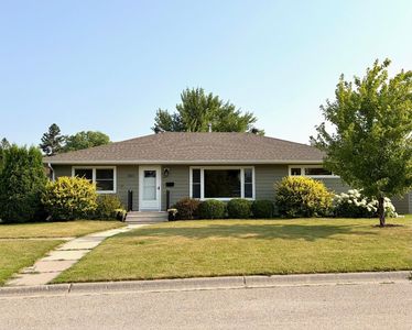 301 2nd St NE, Roseau, MN, 56751
