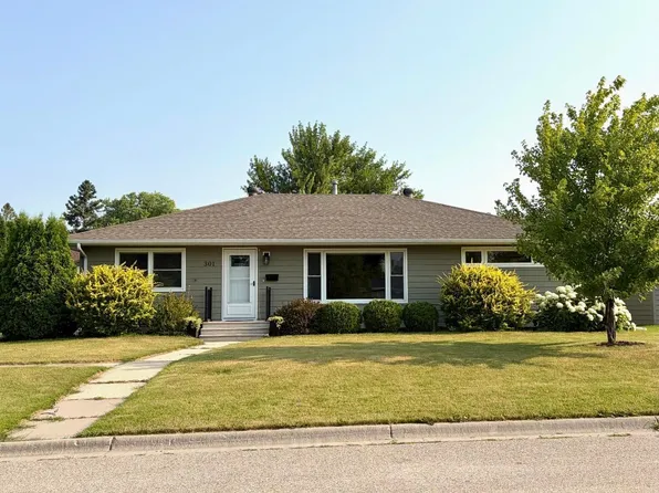 301 2nd St NE, Roseau, MN 56751