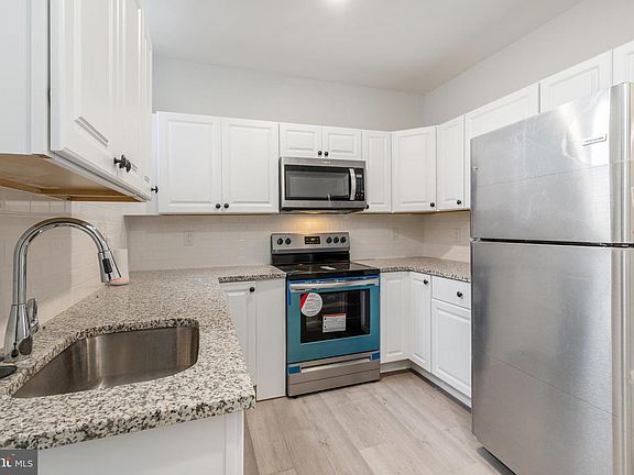 3rd image of 5534 Woodland Ave #2