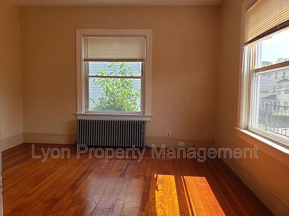 4th image of 107-109 Burgess Ave #1