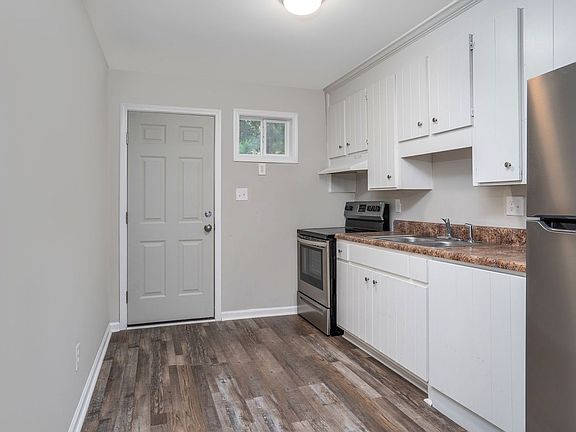 4th image of 4301-4331 Layola Ave