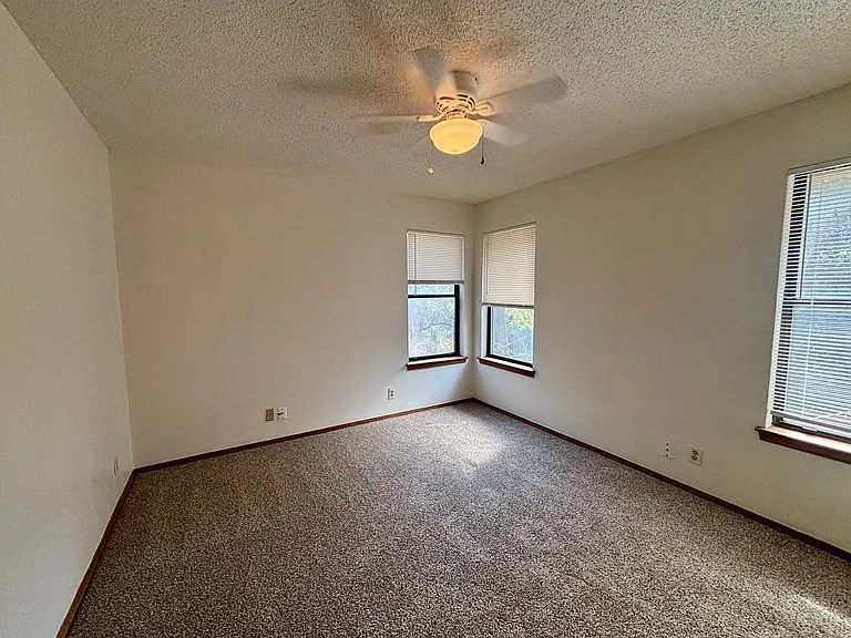 5311 Doe Valley Ln — Photo 12