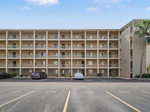 3801 Lake Bayshore Dr #H413, Bradenton, FL 34205