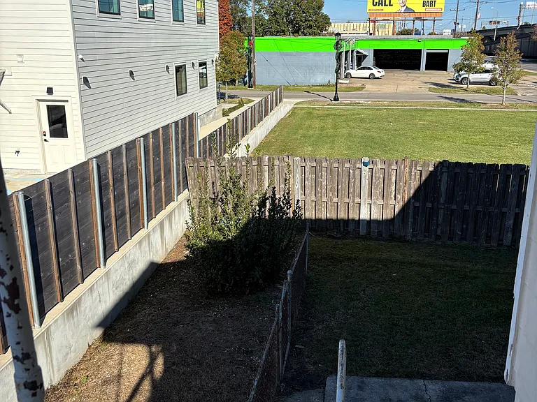 813 Westbank Expy — Photo 12