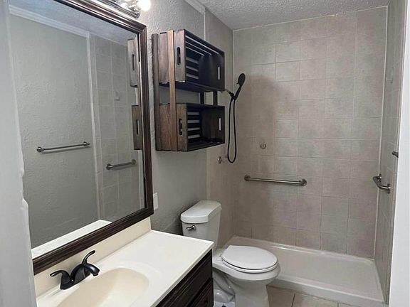5th image of 517 S Redford Ln
