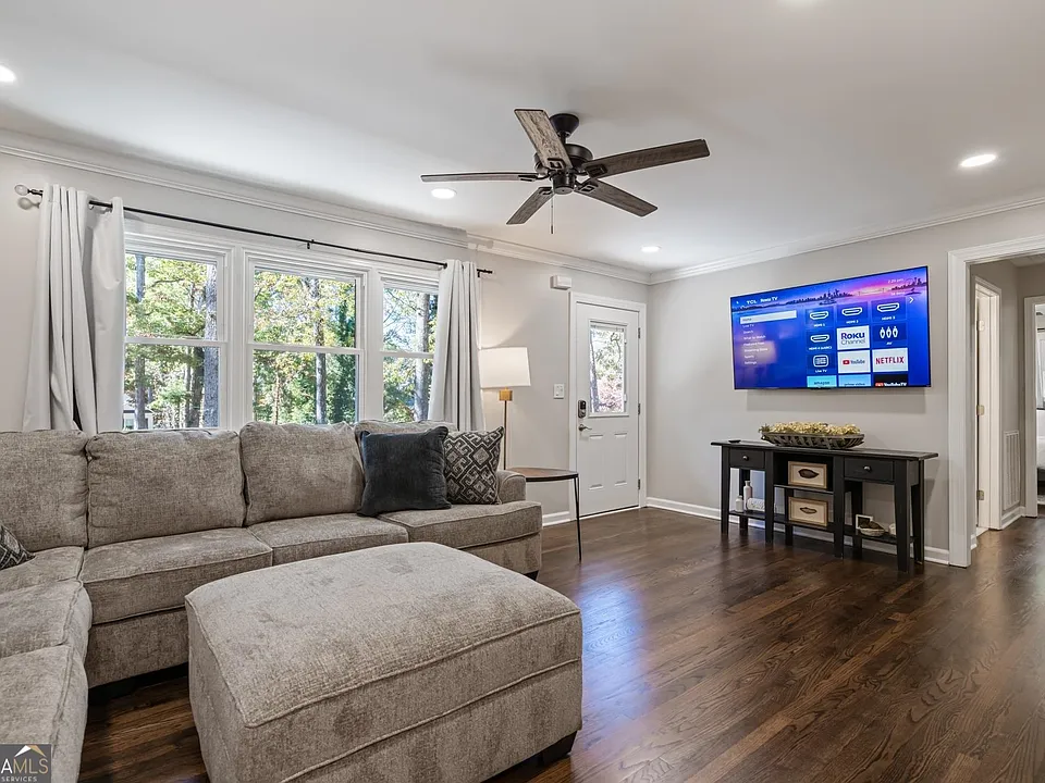 6 Oriole Dr