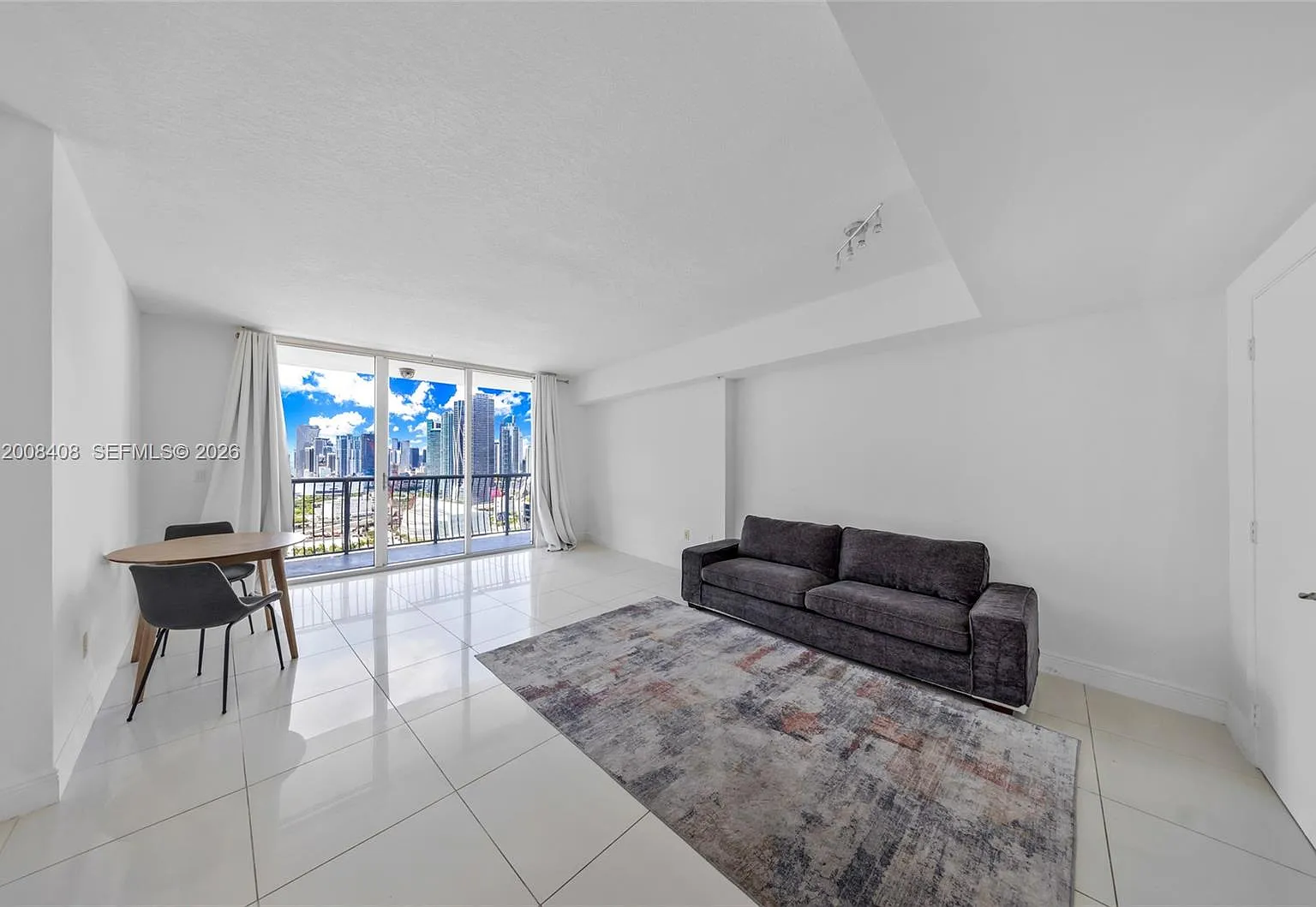 Opera Tower Condo — Photo 2
