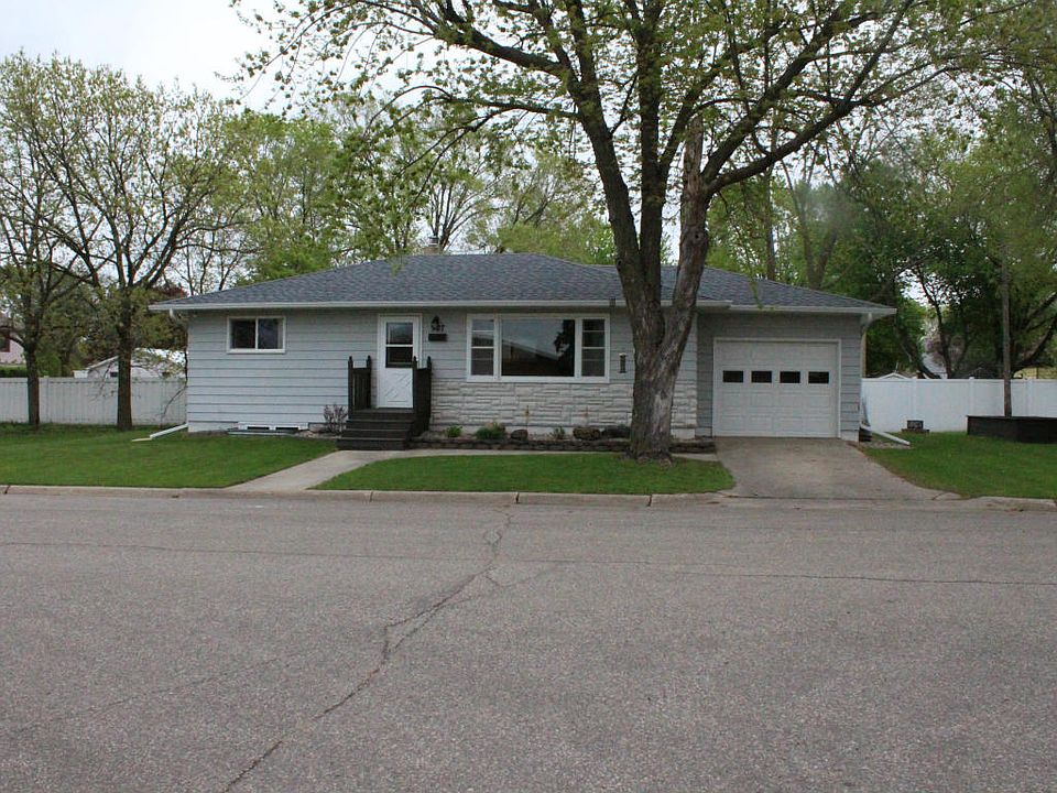 1st image of 907 Ash St