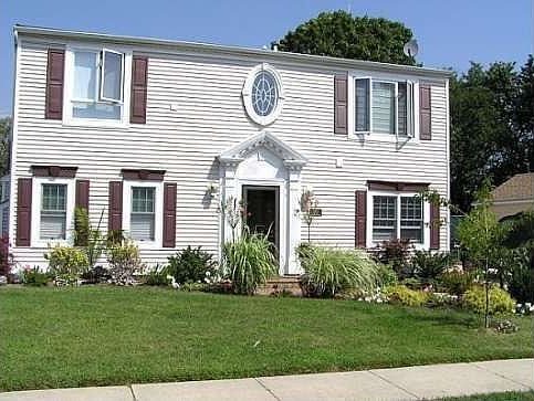 1st image of 13 Rebecca Ln