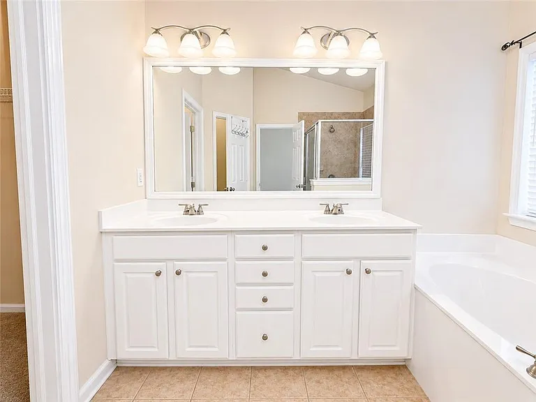 6065 Cameron Pointe — Photo 13
