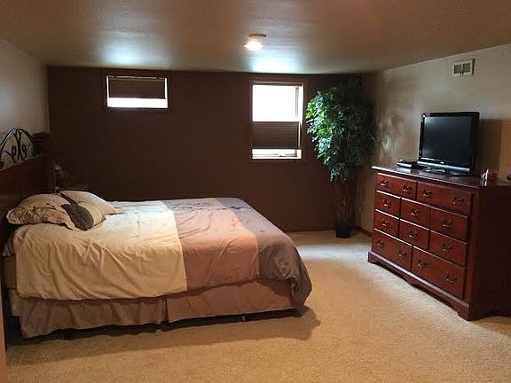 3rd image of 2446 Custer Ave