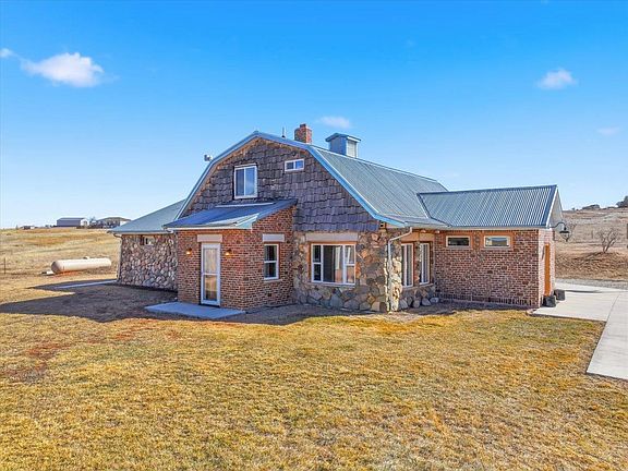 2nd image of 19746 Hunter Rd