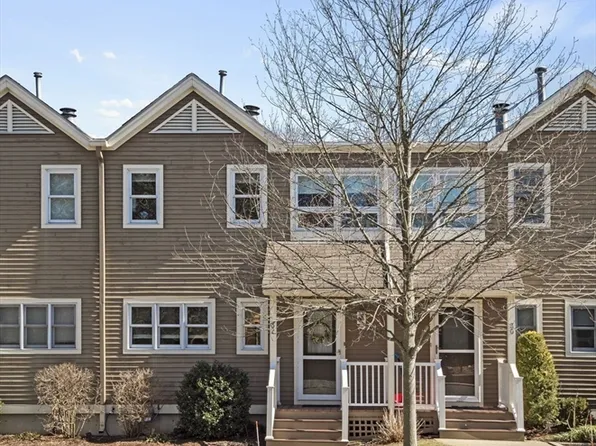 32 Angela Ln Unit 32, Watertown, MA 02472