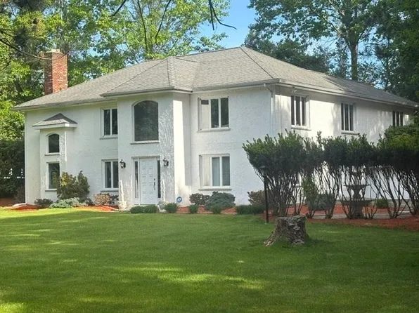 81 Goodale St, Peabody, MA 01960
