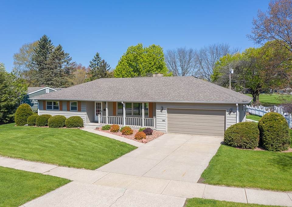 1st image of 1015 Harmony Cir