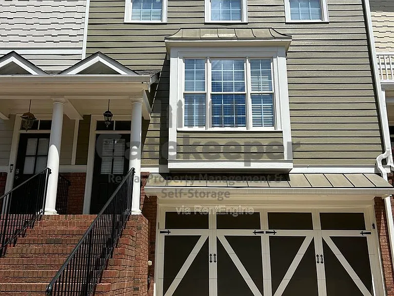 106 Lexington Vlg — Photo 1
