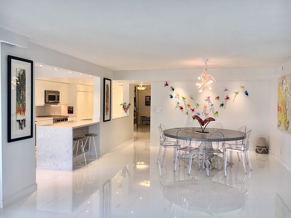 Open Kitchen/Breakfast Bar
