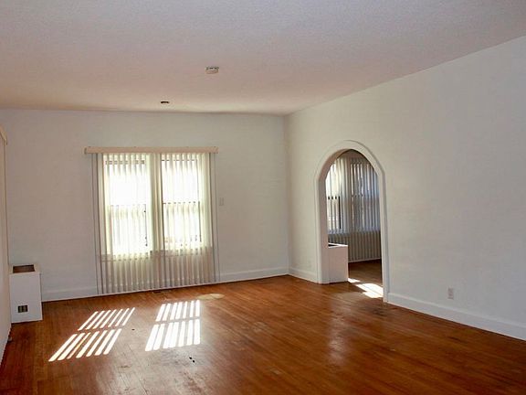 4th image of 307 S Belmont St