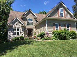 4928 Yax Pointe Dr, Howell, MI 48843