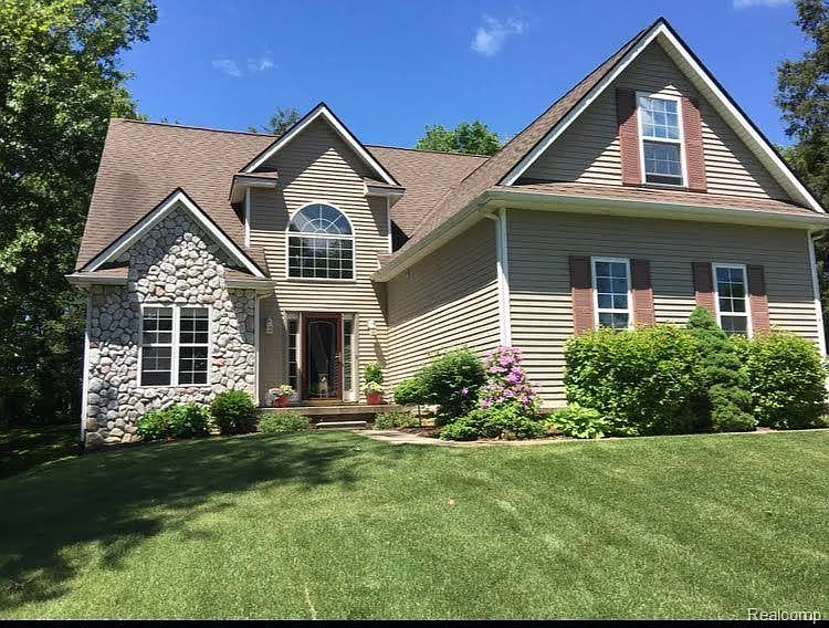 4928 Yax Pointe Dr photo 1