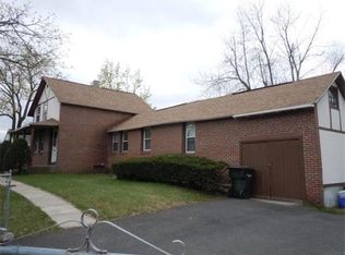 1704 Carew St, Springfield, MA 01104