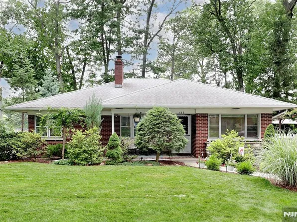 466 Mountain Ave, Washington Township, NJ 07676